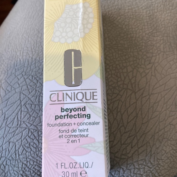 Clinique 2 in 1 foundation and conceler - Picture 2 of 2